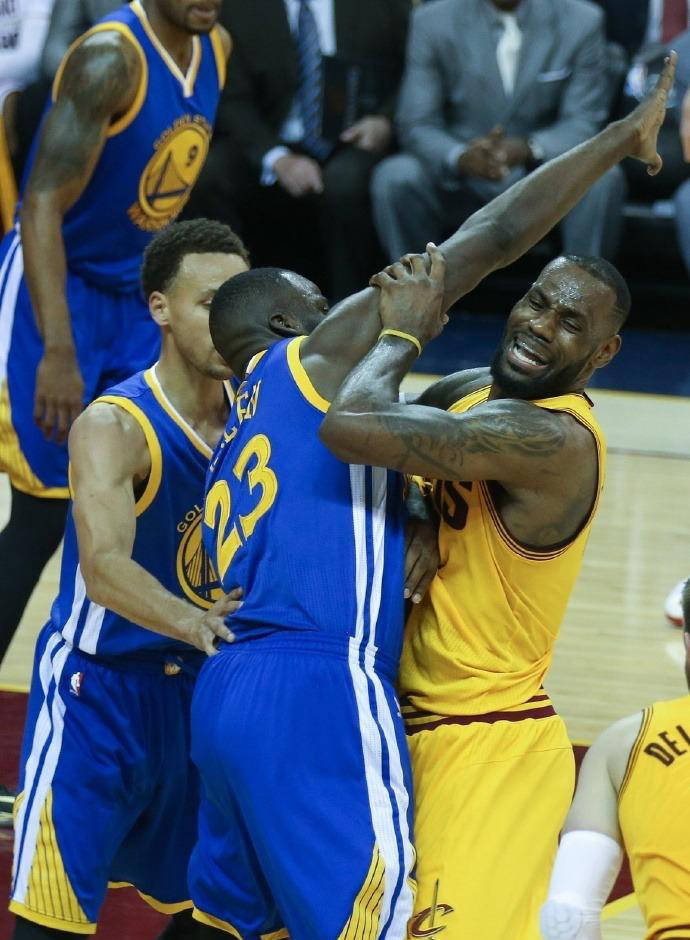  詹姆斯关键节点逆转，美国队带队取胜！-爱游戏官方app